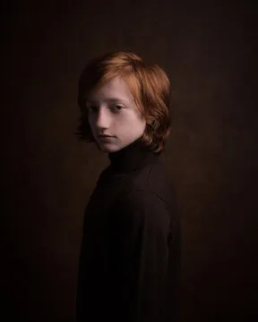 使用手机查看体育资讯的用户形象